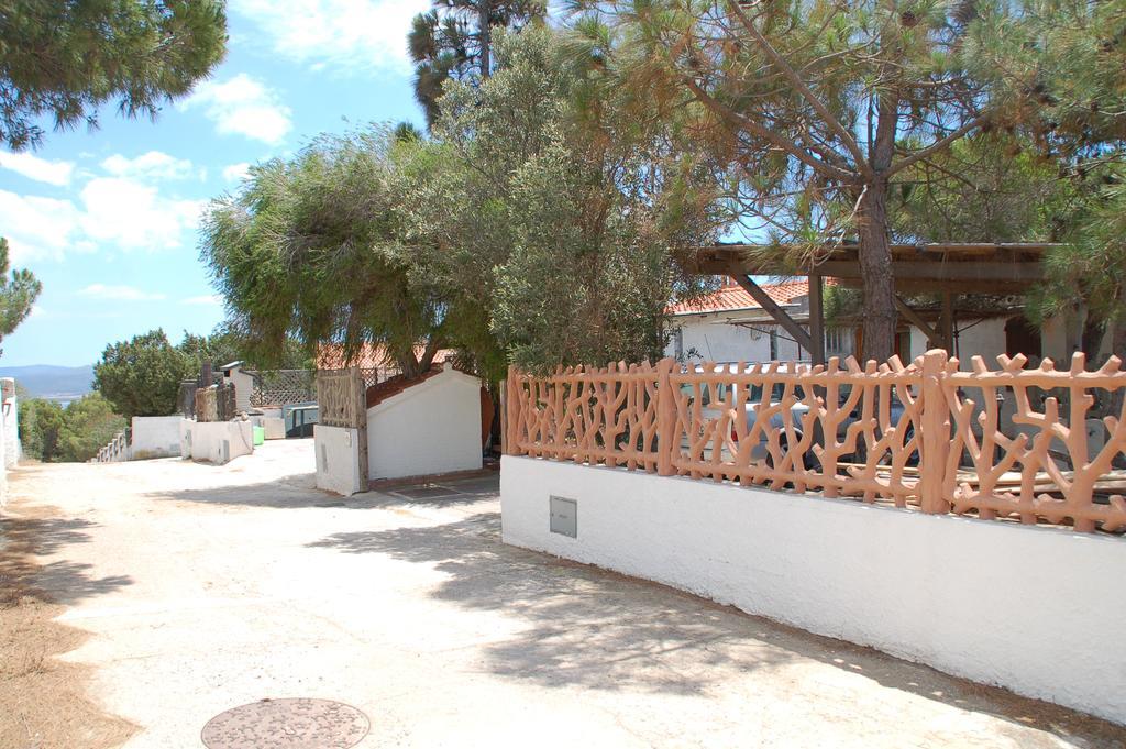 Apartments Casa Vacanze Porto Pino Exterior photo