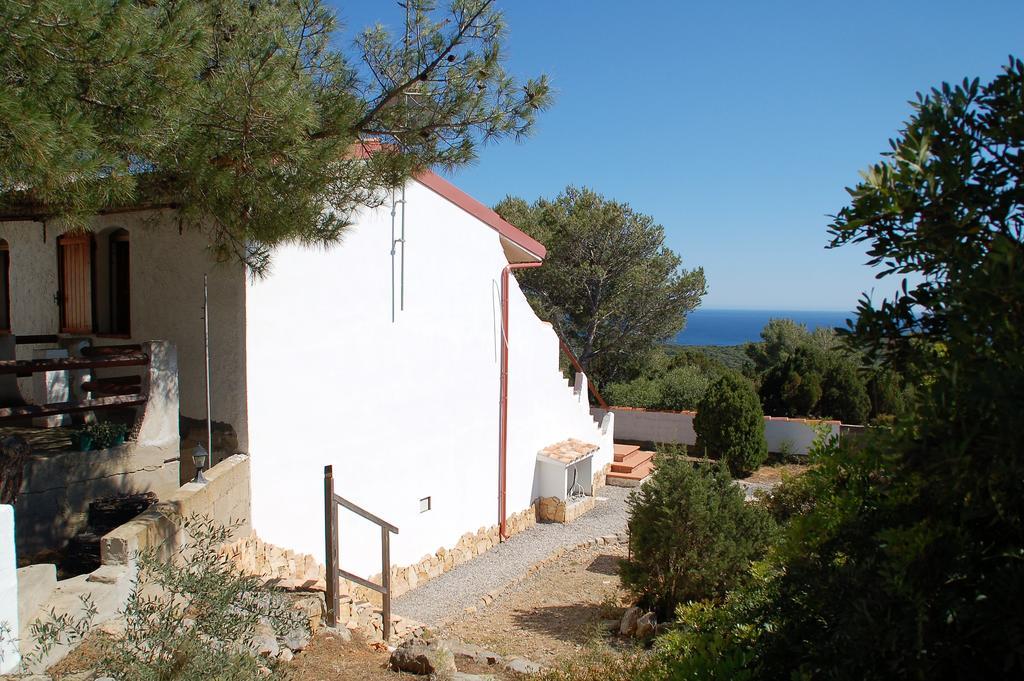 Apartments Casa Vacanze Porto Pino Exterior photo